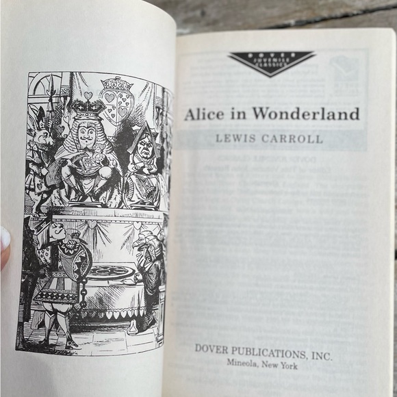 Alice in Wonderland book - Picture 6 of 8